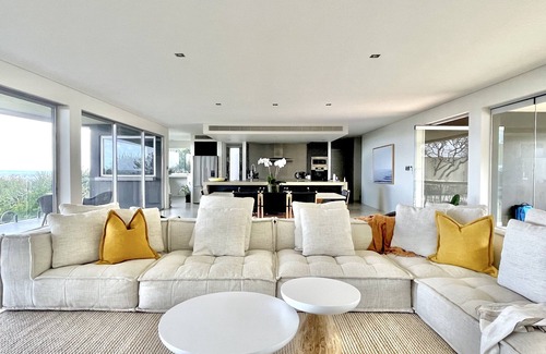 Sunrise Beach House | ABSOLUTE BEACHFRONT LUXURY