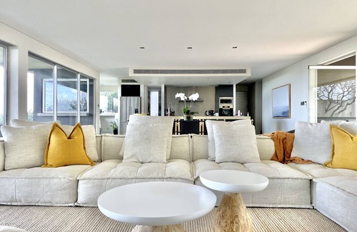 Sunrise Beach House | ABSOLUTE BEACHFRONT LUXURY
