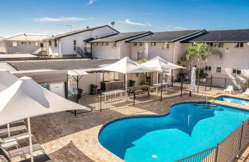 North Creek Apartment | Absolute Beachfront Apartment 4T