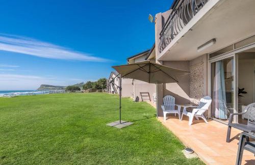 North Creek Apartment | Absolute Beachfront Apartment 8B