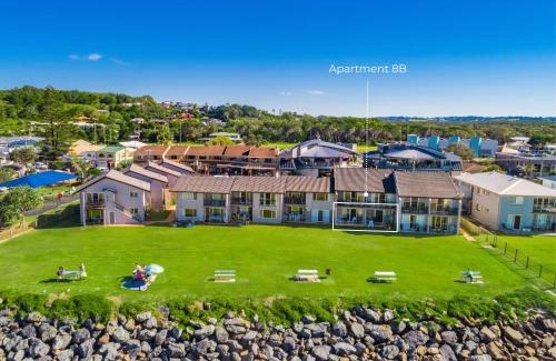 North Creek Apartment | Absolute Beachfront Apartment 8B