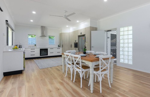 Cooya Beach House | Absolute Beachfront Family home