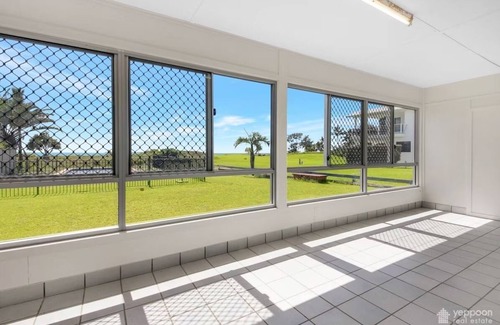 Yeppoon House | ABSOLUTE BEACHFRONT WITH A POOL