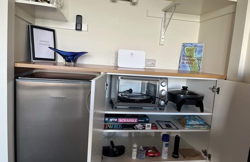 Clarks Beach Apartment | Absolute Waterfront Serenity- with small kitchen - only 1 hour from Auckland