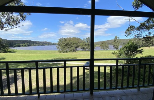 Longreach Ski Chalet | Absolute Waterfront - Banksia Chalet at Shoalhaven Lodge