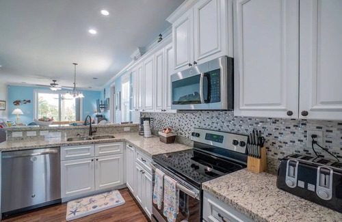 Marathon Villa | Absolutely Perfect! Reel Vacation Villa w/Pool, Dock, Close to Beach w/Extras!