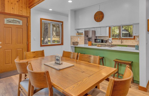 Overlook Park House | AC,PF, great location, kids friendly, recently renovated, outdoor seating.