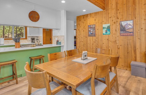 Overlook Park House | AC,PF, great location, kids friendly, recently renovated, outdoor seating.