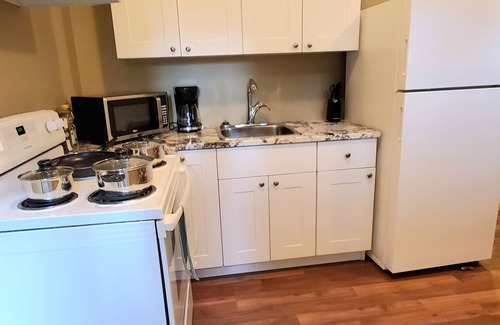 Chilliwack House | AC Private 2BR Suite Near Fishing/Heritage Park/Coliseum Center/HWY 1