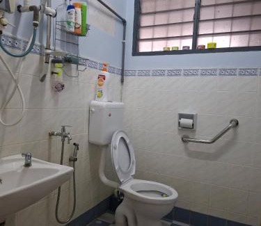 Taman Rapat Damai House | ACACIA GUESTHOUSE by Zamanja