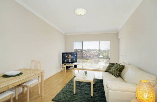 Scarborough Apartment | Acacia Holiday or Business Stay Accommodation