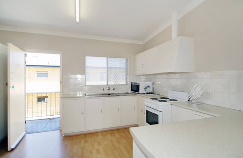 Scarborough Apartment | Acacia Holiday or Business Stay Accommodation