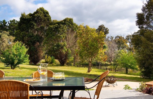 Eganstown House | Acacia House - Five Bedroom, Five Bathroom Country home with WIFI