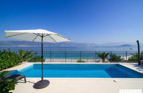 Slatine Villa | Acadia B