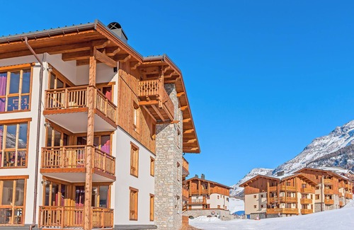 Lanslevillard Condo | Accès direct aux pistes, piscine | T3 + cabine