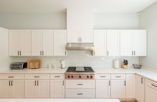 Edison House | Accessible, Executive 4 bed, 4 bath, Office, EV Charger, Fenced Yard, Garage
