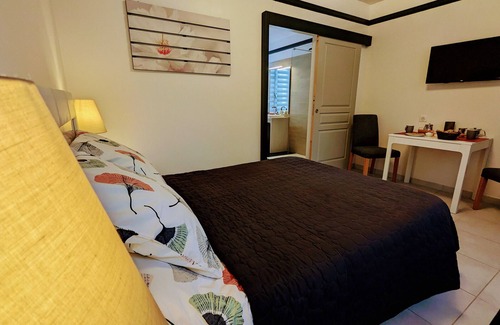 Valencay Bed & Breakfast | Accessible Ground Floor Room with Private Bath and Cozy Outdoor Space