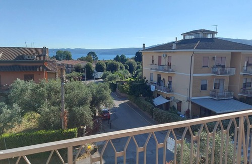 Lake Bracciano Apartment | Accogliente appartamento centrale, 2 minuti dal lago, bar, ristoranti, negozi
