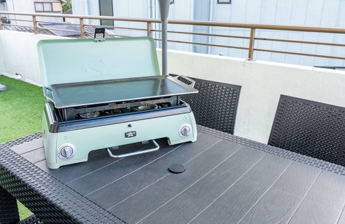 Yokkaichi House | Accommodates 13 people Convenient access to Nagoya, Nagashima, and Ise 3 free parking spaces Family size guesthouse with terrace