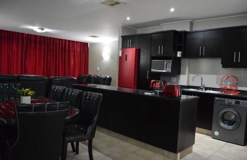 Durban Point Apartment | Accommodation Front - Deluxe 6 Sleeper with Rooftop Pool