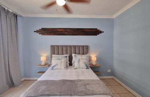 Durban Point Apartment | Accommodation Front - Stylish 2 Sleeper near Ushaka Ushaka Marine World