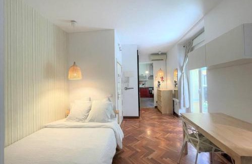 Justicia Apartment | Acogedor apartamento, exterior con balcón y aire acondicionado en Chueca, Madrid