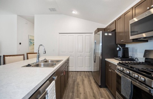 Okahumpka House | Across the Street from Pool, Pickleball, Bocce, Billard's and more