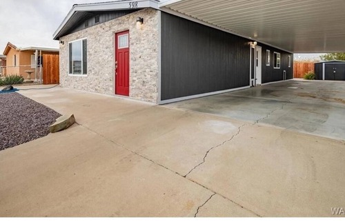 Holiday Shores House | Across Waterfront D, Sleeps10, one minute walk to the water 562 714 6969