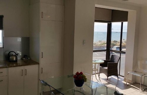 West Beach Apartment | ACUSHLA ACCOMMODATION - Esplanade Living! SELF CHECK-IN, SELF CHECK-OUT