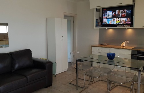 West Beach Apartment | ACUSHLA ACCOMMODATION - Esplanade Living! SELF CHECK-IN, SELF CHECK-OUT