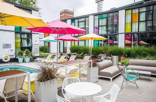 West Fens Hotel | ADA Queen Trailer w/Patio, Outdoor Pool. Onsite Bar & Dining, Near Museums!