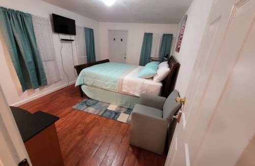 Highland Garden House | Adams Place private suite.