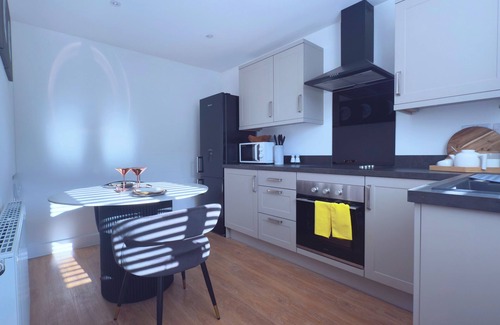 Burton on Trent House | Adeluxe Home - Entire Luxury 2-Bedroom House