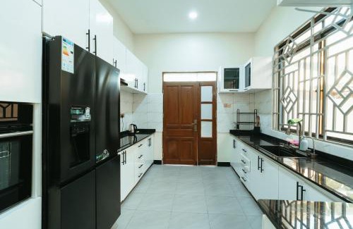 Dar es Salaam House | Adizo house - close to beach with AC, Washingmachine and Wifi