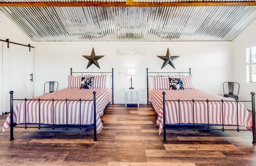 Fredericksburg Cottage | Adjoining cottages with private decks, AC/heat, and high-speed fiber WiFi