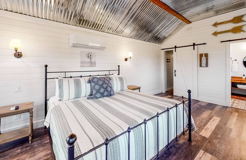 Fredericksburg Cottage | Adjoining cottages with private decks, AC/heat, and high-speed fiber WiFi