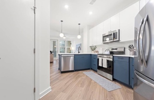 Monroe Ward Apartment | Admirable Comfort 1-Bedroom Apartment - Downtown RVA - Pool, Gym & Parking
