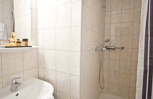 Downtown Geneva Hotel | Admiral Hotel