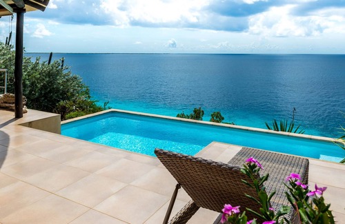 Kralendijk Villa | Adobe Style Oceanfront Villa with private pool