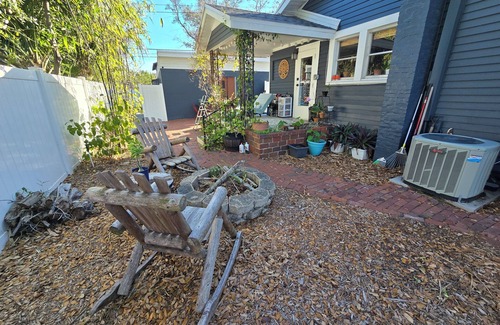 Historic Old Northeast House | Adorable 2/2 bungalow in highly desirable Historic Old Northeast St. Petersburg!