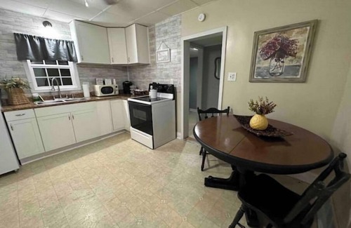 Westwood House | Adorable 2 Bedroom Modern Home