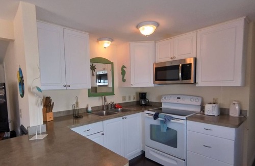 Nettles Island House | adorable 2 bedroom 2 full bath beach bungalow Located on Nettles Island FL