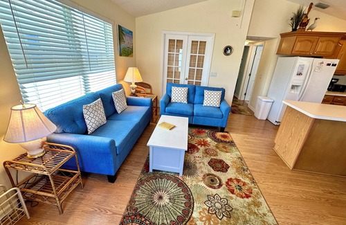 Nettles Island House | adorable 2 bedroom 1 bath beach house