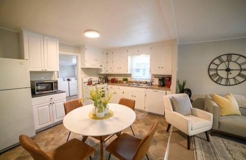 Great Falls House | Adorable and Cozy Bungalow - 2 Bedrooms - 1 bath