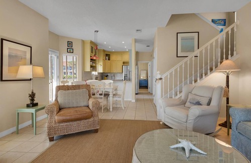 Crystal Shores House | ADORABLE DESTIN BEACH COTTAGE! 1 min walk to beach! Gulf View! Private Pool!