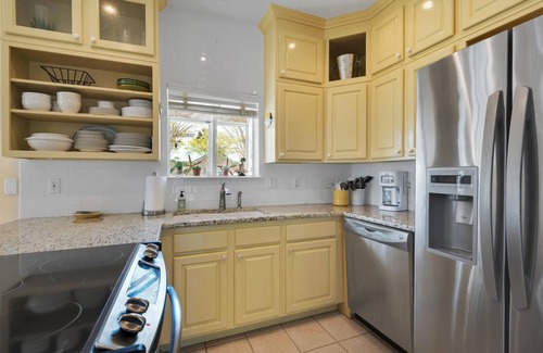 Crystal Shores House | ADORABLE DESTIN BEACH COTTAGE! 1 min walk to beach! Gulf View! Private Pool!