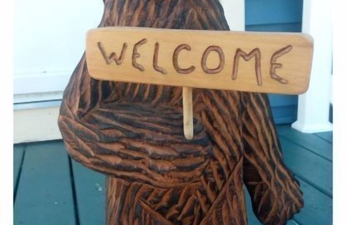 Lunenburg House | Adorable Home Sleeps 6 - Fabulous Gardens