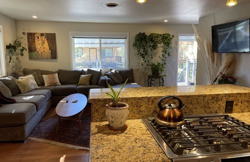 Grass Valley House | Adorable house walking distance to town-comfy private back patio