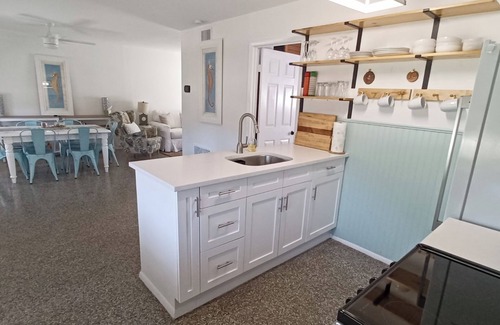 Vero Beach House | Adorable house with a large private back yard in sunny Vero Beach