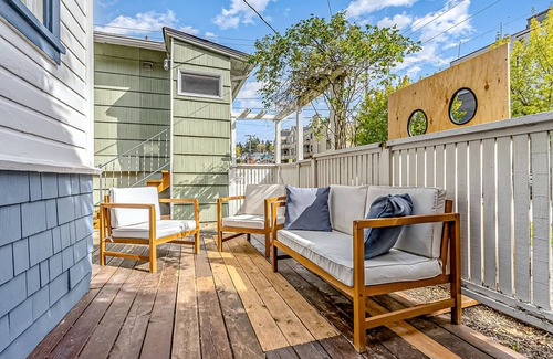 West Seattle House | Adorable, kids' book-themed, dog-friendly home - 1 block from Alki Beach